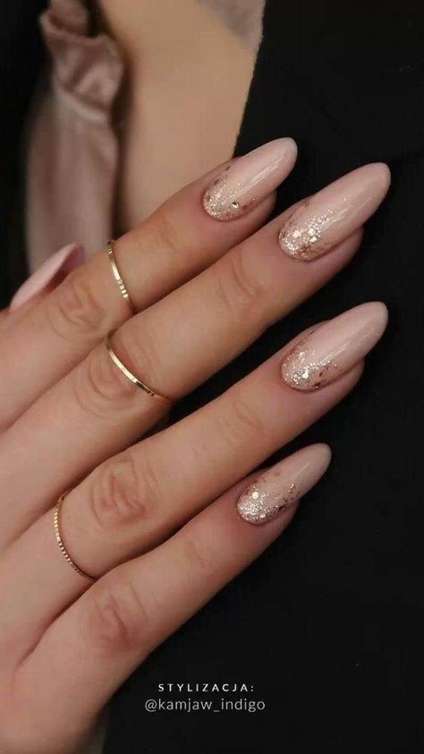 Neutral Design Nails, Summer Nude Nails, Nude And White Nails, Nude Nails With Glitter, Birthday Nail Art, Birthday Nail Designs, Classy Nail Designs, Nude Nail, Nude Nail Designs