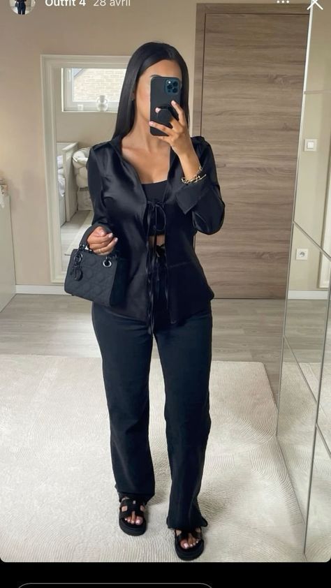 Classy Cargo Outfit, Summer Modest Outfits Casual, Elegant Night Outfit, Zara Outfit 2024, All Black Chic Outfit, Black Dinner Outfit, Satin Shirt Outfit, Summer Modest Outfits, All Black Fit