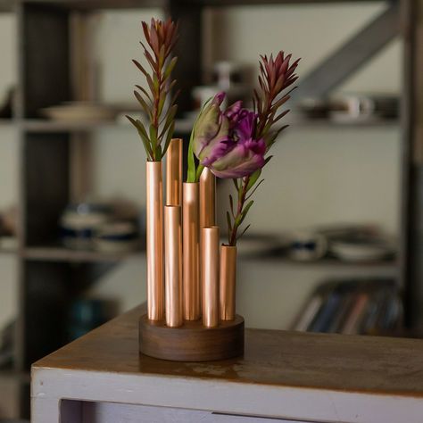 This copper tubes vase lets you create a lovely minimalist flower arrangement – Yanko Design Minimalist Flower Arrangement, Gift Guide Design, Wood Container, Japanese Designs, Minimalist Flowers, Copper Tubing, Copper Pipe, Metal Pipe, Beautiful Flower Arrangements