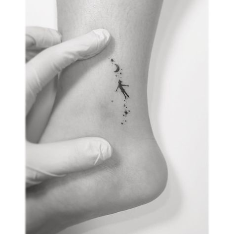 Peter Pan Tattoos, Neverland Tattoo, Peter Pan Tattoo, Ankle Tat, Simple Tattoos For Women, Petit Tattoo, Childhood Things, Shape Tattoo, Cat Tattoos