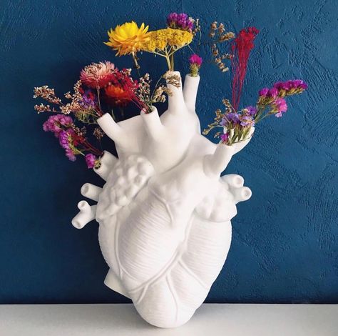 Seletti on Instagram: “Love in bloom 💙 #seletti #marcantonio #loveinbloom via @violette_bdn” Heart Shaped Vase, Flower Pot Art, Heart Vase, Medical Gifts, Anatomical Heart, Unique Vases, Container Flowers, Ceramics Pottery, Room Decorations