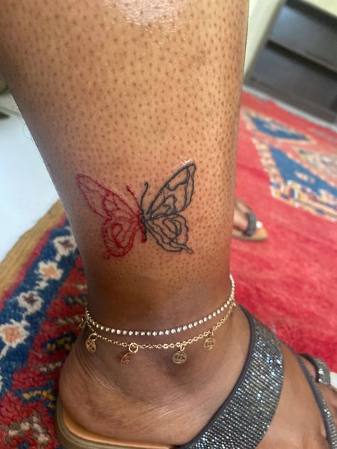 Ankle Tattoos Black Women, Ankle Tattoo Black Women, Red Ankle Tattoo, Bff Tats, Ankle Tattoo Ideas, Cute Ankle Tattoos, Dark Skin Tattoo, Red Tattoo Ideas, Skin Tattoo