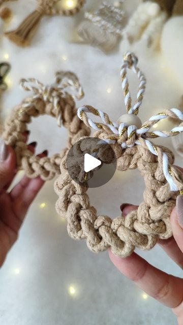 Macrame Christmas Crafts Diy, Useful Macrame Ideas, Macrame Christmas Gifts, Macrame Christmas Decorations Tutorial, Macrame Christmas Garland, Macrame Ornaments, Christmas Macrame, Macrame Christmas Tree, Macrame Garland