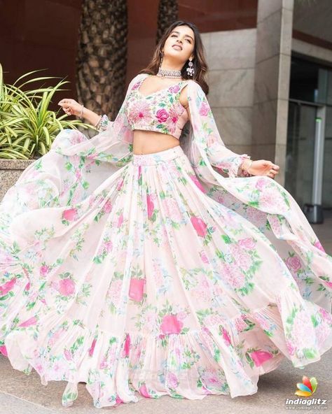 Nidhhi Agerwal, Chandni Chowk, Indian Outfits Lehenga, Wedding Lehenga Designs, Lehnga Dress, Choli Designs, Salwar Kamiz, Indian Dresses Traditional, Traditional Indian Outfits