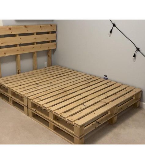 Palette Bed, Diy Bed Frame Easy, Wood Pallet Bed Frame, Pallet Bed Frame Diy, Wood Pallet Beds, Pallet Bed Frames, Pallet Bed Frame, Diy Pallet Bed, Pallet Headboard