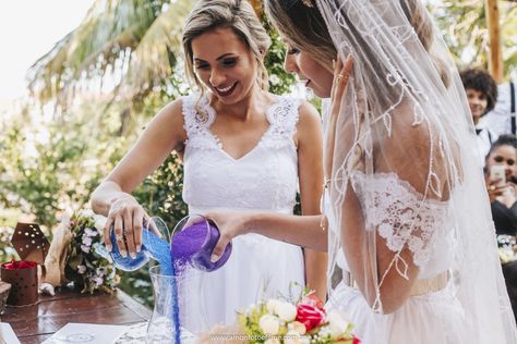 Casamento Homoafetivo, Lésbico, LGBT no Sítio Magarça - Recreio dos Bandeirantes - RJ - Dani e Fani Wedding Ideas, Flower Girl Dresses, Campo Grande, Wedding Dress, Rio De Janeiro, Lesbian Wedding, Marry Me, Wedding Dresses Lace, Bridge