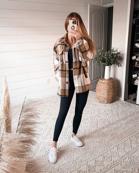 Get this Aesthetic Cozy Fall plaid Minimal sweater/jacket. Visit the website to purchase today. Insulated. WINTER 2023 Women Fall Fashion, Flannel Shirt Leggings Outfit Women, Outfit With Flannel Jacket, Casual Meeting Outfit Fall, Flanal Outfits Winter, Brown Flannel Jacket Outfit, Sherpa Flannel Outfit, Shacket Outfit Women Casual, Fall Flannel Outfits Casual Leggings