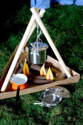 Kids pretend camp fire.  How cozy would this be in the classroom in a reading corner! Camping Dramatic Play, Camping Classroom, Role Play Areas, Indoor Camping, Dramatic Play Area, Dramatic Play Preschool, Nursery Activities, Dramatic Play Centers, Camping Area