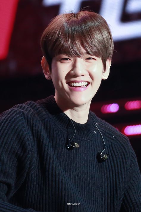 Baekhyun Smiling, Baekhyun Smile, Baekhyun Wallpaper, Exo Wallpaper, Exo Korean, Baekhyun Chanyeol, Kpop Exo, Exo Members, Movie Soundtracks