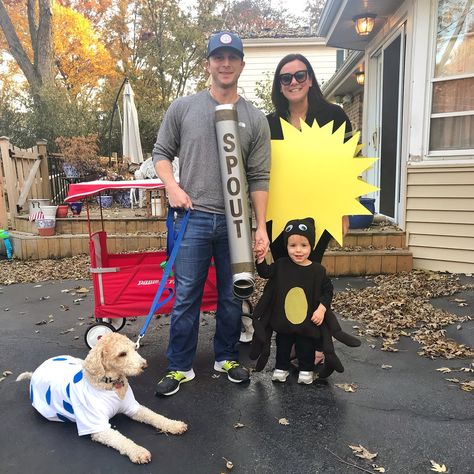 Family Halloween Costume, Itsy Bitsy Spider - sun, rain, spout, spider. DIY Halloween Costume #FamilyHalloweenCostume #DIYFamilyCostume Family of four Itsy Bitsy Spider Family Costume, Itsy Bitsy Spider Halloween Costume, Family Spider Costume, Spider Family Costume, Itsy Bitsy Spider Costume, Spider Diy Halloween, Spider Diy, Goose Party, Spider Halloween Costume