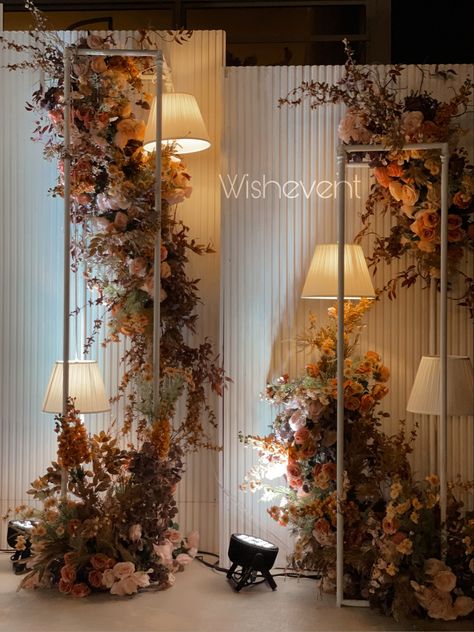 Teracota Decoration Wedding, Brown Event Decor, Wedding Backdrop Ideas Reception, Event Stage Design Backdrops, Event Stage Design Ideas, Wedding Foyer, Asian Wedding Decor, Wedding Background Decoration, Wedding Stage Design