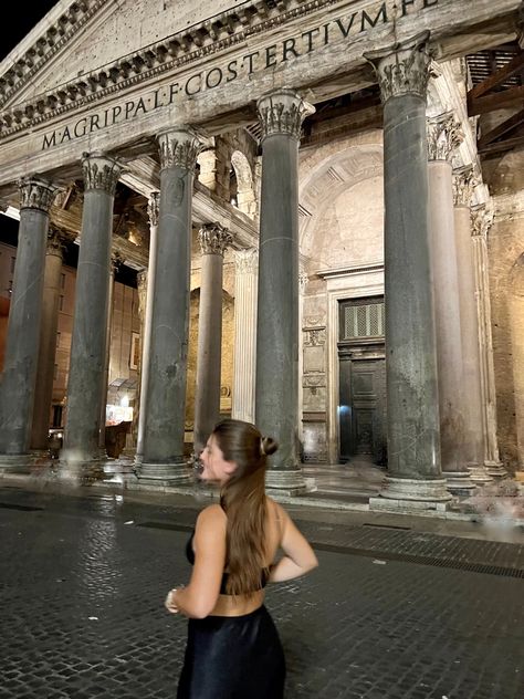 #pantheon #rome #romeitaly #italytrip #ootd #ootdfashion #pinterest #aesthetic Pantheon Photo Ideas, Pantheon Rome Aesthetic, Pantheon Rome Photo Ideas, Rome Poses, Roma Aesthetic, Rome Italy Photography, Italia Aesthetic, Rome Pantheon, Rome Pictures