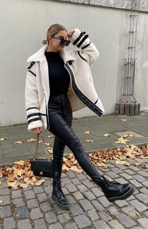 White Teddy Jacket Outfit, Teddy Jacket Outfit, Teddy Coat Outfit, Dr Martens Outfits, Winter Style Guide, Winter Look Book, Zara Style, New York Outfits, Blogger Outfits