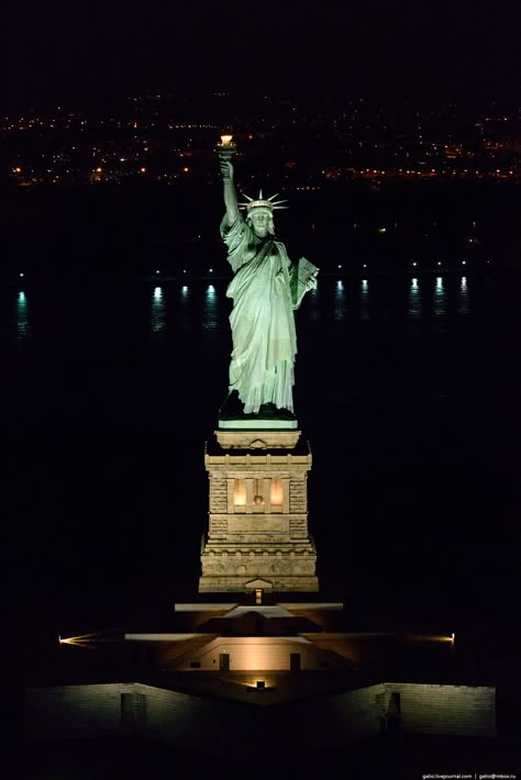 New York From Above, New York City Aesthetic, Gustave Eiffel, Extra Work, Washington Square Park, The Statue Of Liberty, New York Aesthetic, New York Life, New York City Travel