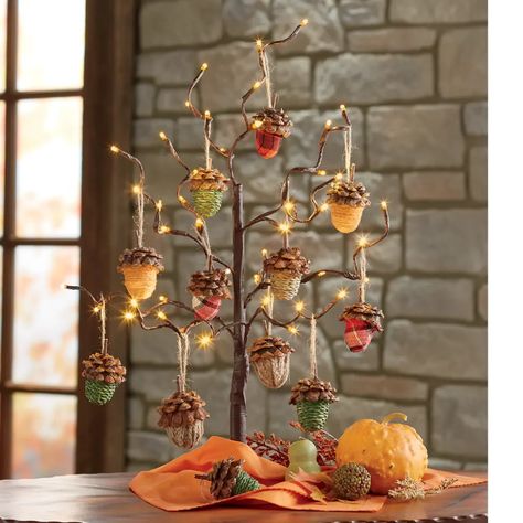 Acne Peel, Acorn Ornaments, Acorn Crafts, Diy Acne, Country Door, Ornament Tree, Cones Crafts, Mask Diy, Garden Christmas