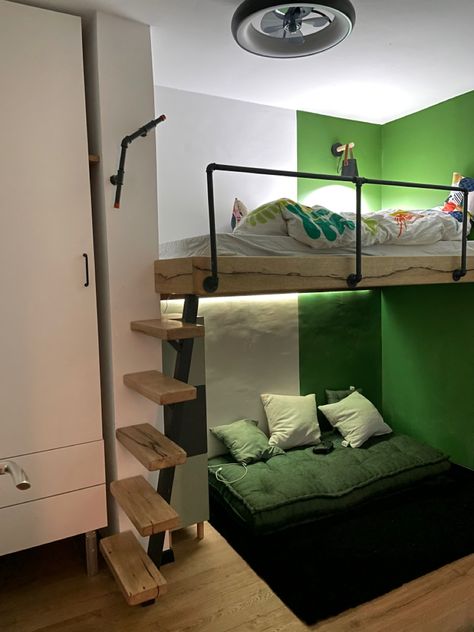 I wanted to create floating steps, looklike on a ladder and combine steel as a abase and limba wood as the steps. Bunk Stairs Diy, Loft Bed Ladder Ideas, Floating Bunk Bed, Ladder For Bunk Bed, Diy Bunk Bed Ladder, Floating Bunk Beds, Bunk Bed Ladder Ideas, Bunk Bed Stairs, Double Deck Bed Design