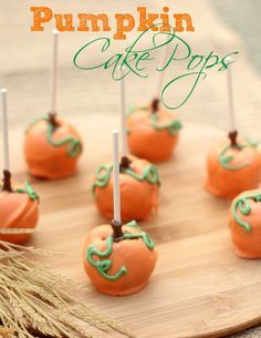 Pumpkin Cake Pops that would look cute scattered across the Thanksgiving table. Cake Pop Receita, Pumpkin Patch Cake, Pumpkin Cake Pops, Baking Lessons, Cake Ball, Halloween Cake Pops, Thanksgiving Cakes, Cake Pop Recipe, Thanksgiving Treats