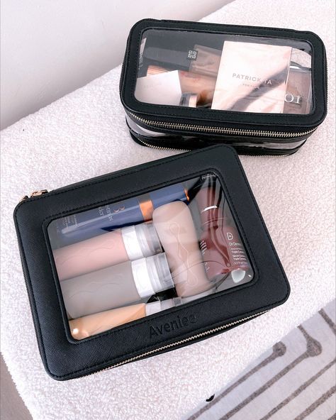 Clear Makeup Bag, Carry On Toiletry Bag, Travel Size Items, Clear Travel Bag, Clear Toiletry Bag, Clear Cosmetic Bag, Clear Makeup Bags, Makeup Brush Organization, Inside My Bag