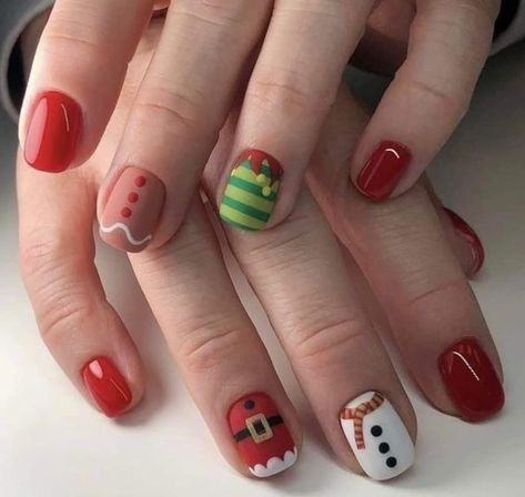 Gingerbread Nail Art Designs, Christmas Nails Short Gingerbread, Ginger Bread Nails Design, Cute Christmas Nails Gingerbread, Gel Nails For Christmas, Ginger Bread Man Nail Art, Christmas Nail Art Gingerbread, Gingerbread Cookie Nails, Gingerbread Man Nail Art