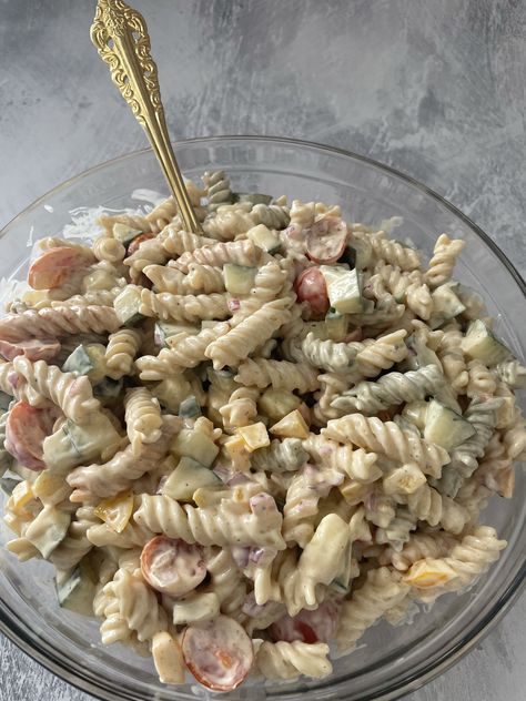 Creamy Pasta Salad Cafe Max Pasta Salad Recipe, Creamy Pasta Salad Dressing, Creamy Italian Pasta Salad, Rotini Pasta Salad, Classic Pasta Salad, Creamy Pasta Salads, Mac Salad, Pasta Salad Dressing, Rotini Pasta