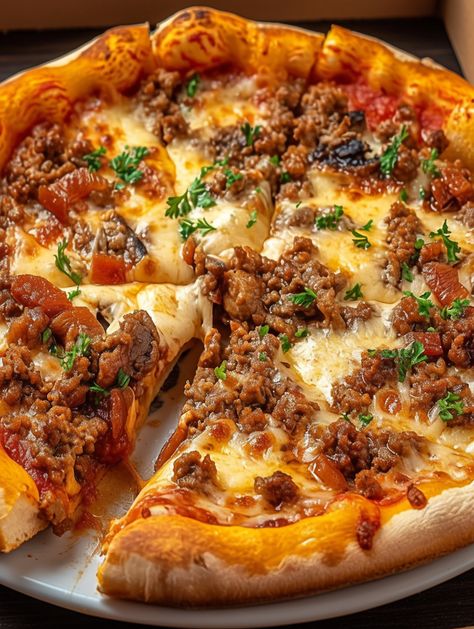 Beef Pizza Pie Recipe Pizza With Ground Beef Topping, Ground Beef For Pizza Topping, Italian Beef Pizza, Beef Pizza Pie, Ground Beef Pizza Recipes, Hamburger Pizza Recipes, Pizzas Aesthetic, Pizza Burger Pie, Italian Pizza Aesthetic