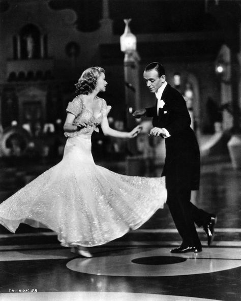 Top Hat (1935); Fred & Ginger Top Hat 1935, Fred Astaire And Ginger Rogers, Fred And Ginger, Swing Dancing, Septième Art, Ginger Rogers, Shall We Dance, Partner Dance, Fred Astaire