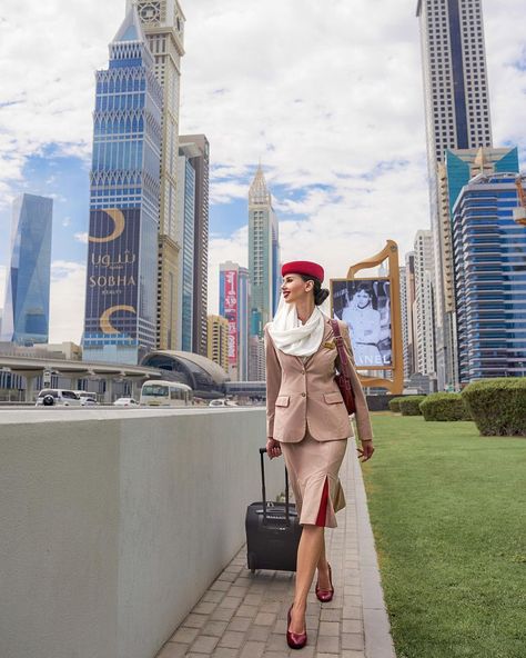 Emirates Cabin Crew Uniform, Cabin Crew Uniform, Couples Video, Become A Flight Attendant, Emirates Cabin Crew, Airline Uniforms, Flight Attendant Fashion, Flight Attendant Uniform, Flight Attendant Life