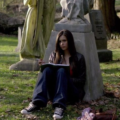 Elena Gilbert (Nina Dobrev): Season 1 vs. Season 6 | "The Vampire Diaries" Cast: Season 1 Vs. Season 6 The Vampire Diaries Cast, Katherine Pierce Outfits, Graveyard Girl, Elena Gilbert Style, Terrence Loves You, The Vampire Diaries 3, Vampire Diaries Seasons, Vampire Diaries Cast, Mystic Falls