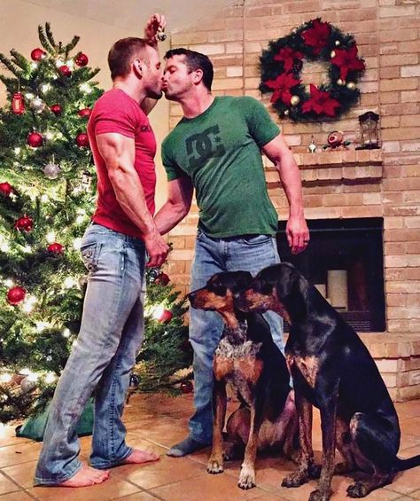 Man Hug, Gay Christmas, Christmas Kiss, Men Kissing, Lgbt Love, Gay Romance, Gay Wedding, Two Men, Gay Love