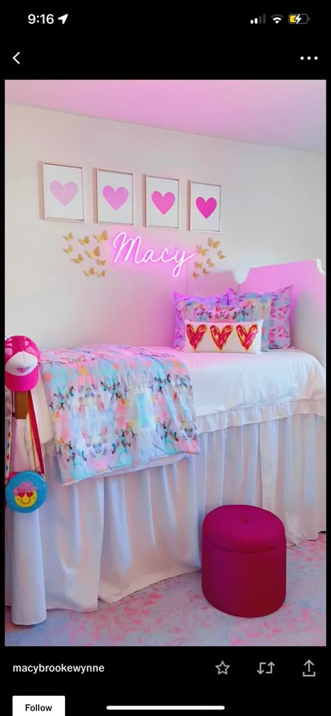 Doorm Room Ideas, Pretty Dorm Room, Sorority Room, College Bedroom Decor, Preppy Dorm Room, College Dorm Room Inspiration, Dream Dorm Room, Laura Park, Dorm Room Styles