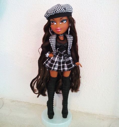 Bratz Doll Black Outfit, Sasha Bratz Doll Outfit, Brat Doll Outfit, Black Bratz Doll Costume, Sasha Bratz Doll Makeup Look, Bratz Doll Outfits Halloween Sasha, Brats Doll Halloween Costume Ideas, Brats Theme Outfit, Bratz Doll Outfits Inspiration Baddie