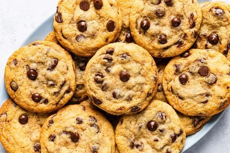 Copycat Subway Chocolate Chip Cookies Recipe Subway Chocolate Chip Cookie Recipe, Subway Chocolate Chip Cookies, Salted Honey Pie, Subway Cookies, Cat Chocolate, Dinner List, Cheesecake Cookies Recipes, Butter Muffins, No Bake Banana Pudding