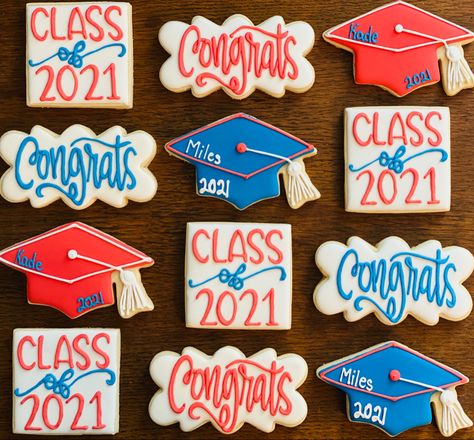 #decoratedcookies #graduation #classof2021 #congrats #cookies #lettering Easy Graduation Cookies, High School Graduation Cookies 2023, Class Of 2023 Cookies, Simple Graduation Cookies, Preschool Graduation Cookies, Kindergarten Graduation Cookies, Graduation Cookies 2023, Congrats Cookies, Graduation Cookie Ideas