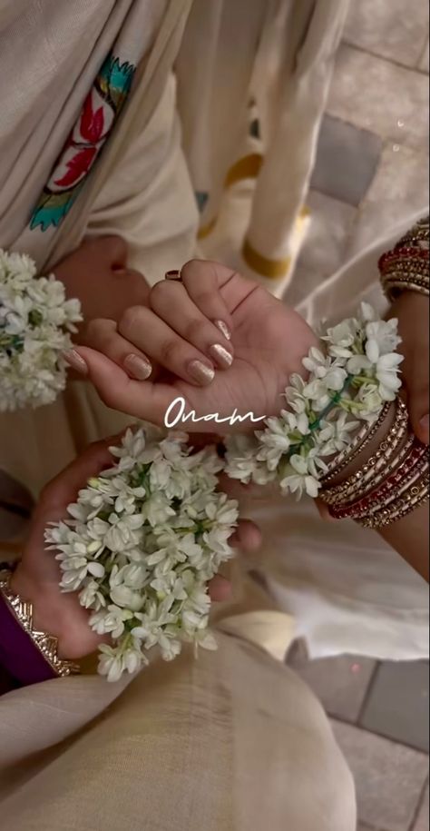 Onam Celebration With Friends, Onam Aesthetic Outfits, Onam Captions For Instagram Story, Onam Aesthetic Photos, Captions For Onam Pictures, Saree Aesthetic Story, Caption For Onam Pics, Happy Onam Aesthetic, Onam Photo Ideas