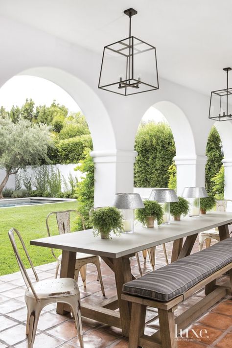 Spanish Colonial Neutral Patio with Dining Table Patio Arches Spanish Style, Arched Outdoor Patio, Arched Patio Cover, Terracotta Outdoor Patio, Patio With Arches, Patio Archway, Patio Arch, Arched Patio, Terracotta Patio