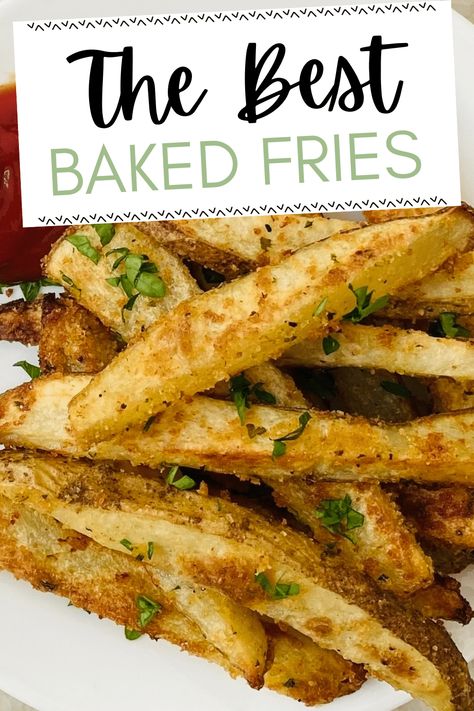 No need to stand over a pot of hot oil frying potatoes to get delicious and crispy homemade french fries. These Crispy Oven Fries are seriously THE BEST! The oven does all the work. Oven Roasted French Fries, Oven Fried French Fries, Baked Potato Fries, Homemade Wedge Fries, French Fries In Air Fryer, Oven Fries, French Fries In The Oven, Homemade French Fries In Oven, Homemade Fries In Oven