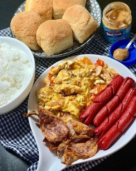 Filipino Aesthetic, Pinoy Breakfast, Silog Meals, Salsa And Guacamole, Filipino Breakfast, Lunch Recipes Healthy, Juicy Tomatoes, Fair Food Recipes, Food Platters