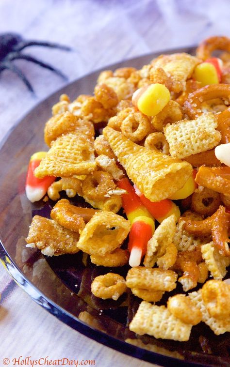 monster-munch-chex-mix | hollyscheatday-com Fall Chex Mix Recipes, Candy Corn Mix, Pumpkin Spice Cheerios, Cinnamon Chex, Fall Snack Mixes, Easy Snack Mix, Monster Munch, Spooky Candy, Pumpkin Candy Corn