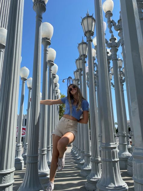 California Ig Pics, The Broad Museum Pictures, The Broad Museum Outfit, Lacma Lights Photo Ideas, Summer Outfits Los Angeles, Hollywood Sign Outfit, Universal Hollywood Outfit, La Photo Ideas, Los Angeles Picture Ideas