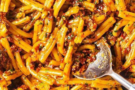 Sundried Tomato Pesto Pasta, Sundried Tomato Recipes, Tomato Pesto Pasta, Baked Cauliflower Recipe, Giada De Laurentiis Recipes, 30seconds Food, Pesto Pasta Recipe, Sundried Tomato Pasta, Sundried Tomato Pesto