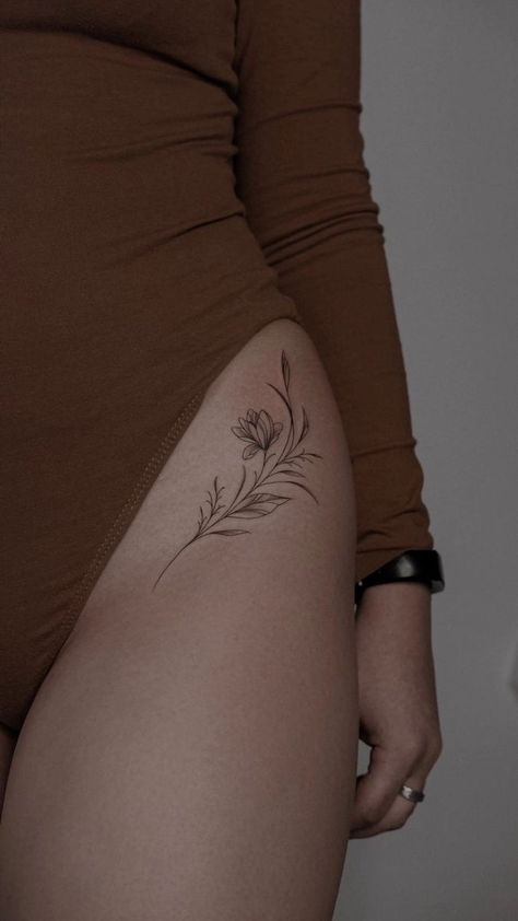 Pelvic Tattoos, Female Tattoo Ideas, Flower Hip Tattoos, Upper Leg Tattoos, Side Hip Tattoos, Upper Thigh Tattoos, Tattoo Design Tattoo, Hip Thigh Tattoos, Men Tattoo