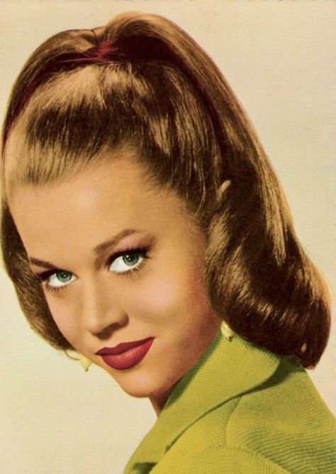 1950s Youthful Hair Easy 1950s Hairstyles, 1950s Hairstyles For Long Hair, Easy 50s Hairstyles, 1960 Hairstyles, Vintage Hairstyles For Long Hair, 1960s Hair, 1950s Hairstyles, 50s Hairstyles, Candice Bergen