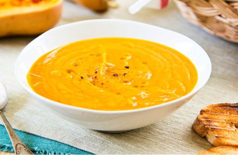 Crock-Pot Butternut Squash Soup Recipe - Learn how to make this delicious and creamy butternut squash soup right in your slow cooker. The perfect soup for fall! Autumn Bread, Roasted Squash Soup, Butternut Squash Soup Recipe, Orange Pepper, Butternut Soup, Low Acid Recipes, Butternut Squash Recipes Soup, Diet Dinner, Squash Soup Recipe