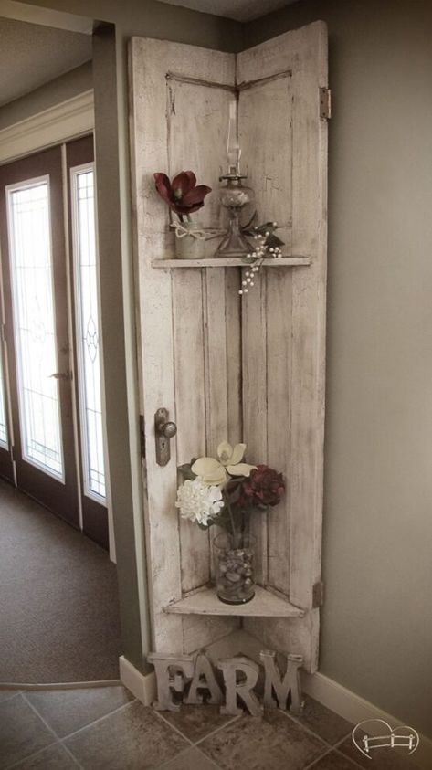 Jendela Vintage, Barn Door Decor, Old Barn Doors, Diy Rustic Home, Rustic Country Home, Old Door, Country Farmhouse Decor, Diy Door, Country Home Decor