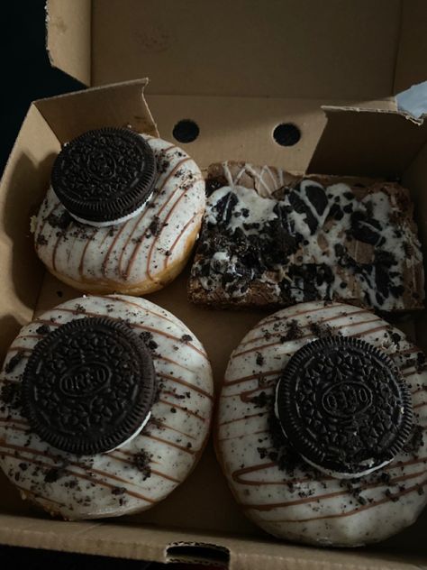 26/3/2023 #CookiesAndCones #Donuts #Brownie #Oreo #OreoBrownie #OreoDonuts Canned Clams, Oreo Donuts, Brownie Oreo, New England Clam Chowder, Donuts Donuts, Junk Food Snacks, Food Gallery, Food Therapy, Delicious Snacks