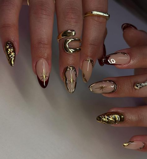 Nail Art Design Black And Gold, Pirate Costume Nails, Dark Gold Nails, Gold With Black Nails, Liquid Gold Nails, Brown Gold Nails Design, Black Gold Chrome Nails, Astrology Nail Designs, Black Gold Nails Acrylic