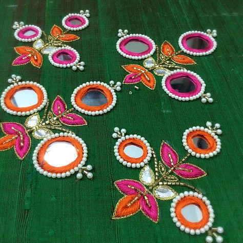 B भारतीय दुल्हन संबंधी, Mirror Work Embroidery, Kutch Work Designs, Mirror Work Blouse, Kutch Work, Tambour Embroidery, Pink Pearls, Embroidery Works, Hand Work Embroidery