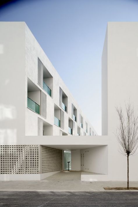 MIES VAN DER ROHE | LINAZASORO | DUDLER | KING ROSELLI | CHIPPERFIELD | DE VYLDER VINCK TAILLIEU Sheltered Housing, Modern Apartment Design, Apartment Architecture, Social Housing, Residential Complex, Building Facade, Salou, Minimalist Architecture, Architecture Exterior