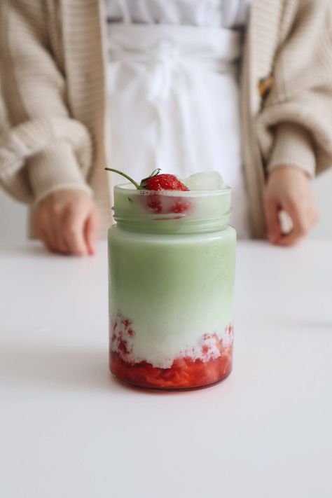 Clear Glass Jar With Green and Red Liquid Topped with Strawberry · Free Stock Photo Best Matcha Tea, Organic Matcha Green Tea Powder, Best Matcha, Matcha Tea Powder, Ceremonial Grade Matcha, Matcha Smoothie, Matcha Benefits, Matcha Recipe, Organic Matcha