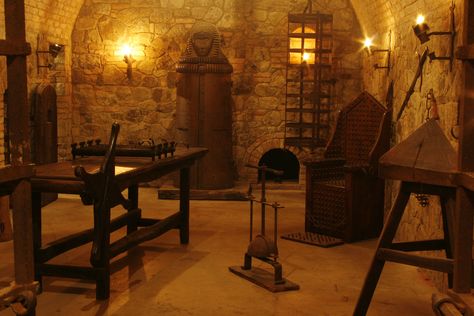 Torture Room, Brazen Bull, Torture Methods, Medieval Dungeon, Medieval Torture, Castle Interiors, Dungeon Room, Divine Comedy, Castles Interior